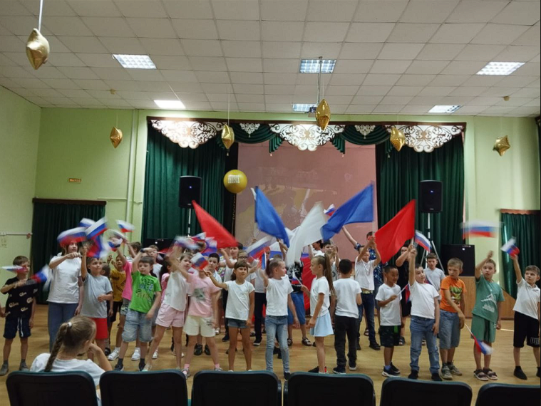 День России в пришкольном лагере "Планета детства".